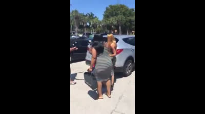 Crazy Parking Lot Fight Ghetto