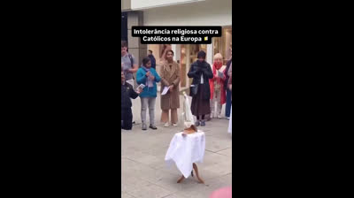 Como podemos tolerar que los musulmanes una organización de destrucción.  Hagan lo que quieran con nuestras creencias en nuestros propio país ?