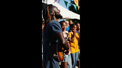 NEGRITO TOCANDO EL BANJO