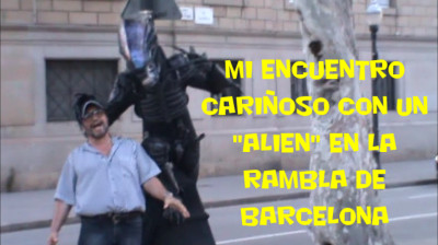 Mi Encuentro Cariñoso Con Un "Alien" En La Rambla De Barcelona. J. Dos Martínez.
