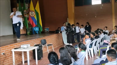 Pintamos la cancha de la escuela con la Veeduria de Movilidad de Pereira