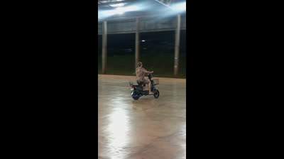 Andando de bike elétrica