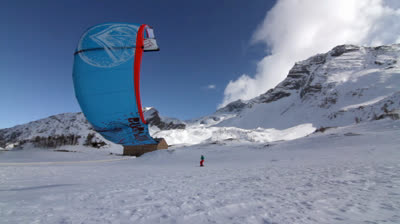 Another Way – Película   Una exploración de rutas alternativas en el snowboard y quienes las desafían.