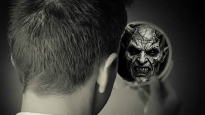 ¡No te mires al espejo esta noche sin ver esta advertencia!