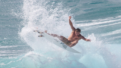 Freeriders – Surfing the longest waves around the world - Documentary