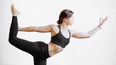 Yoga with Audrey - Episodio 4: Posturas desafiantes y equilibrio guiado por Audrey – Yoga